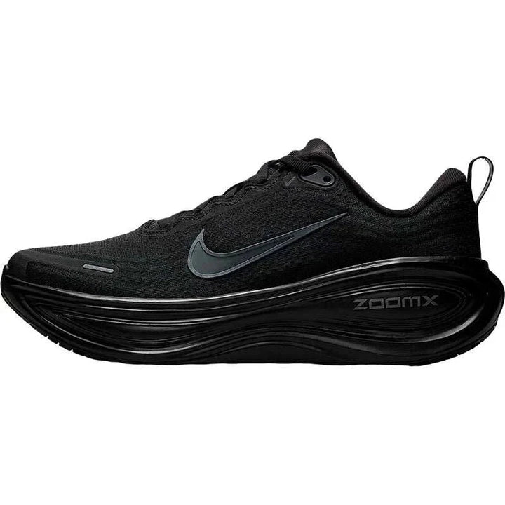 حذاء جري نسائي Nike Vomero Plus باللون الأسود بتصميم شبكي ونعل ZoomX للراحة والثبات على الطرق
