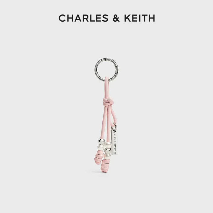 ميدالية تشارمز وردية بتصميم مميز من CHARLES & KEITH
