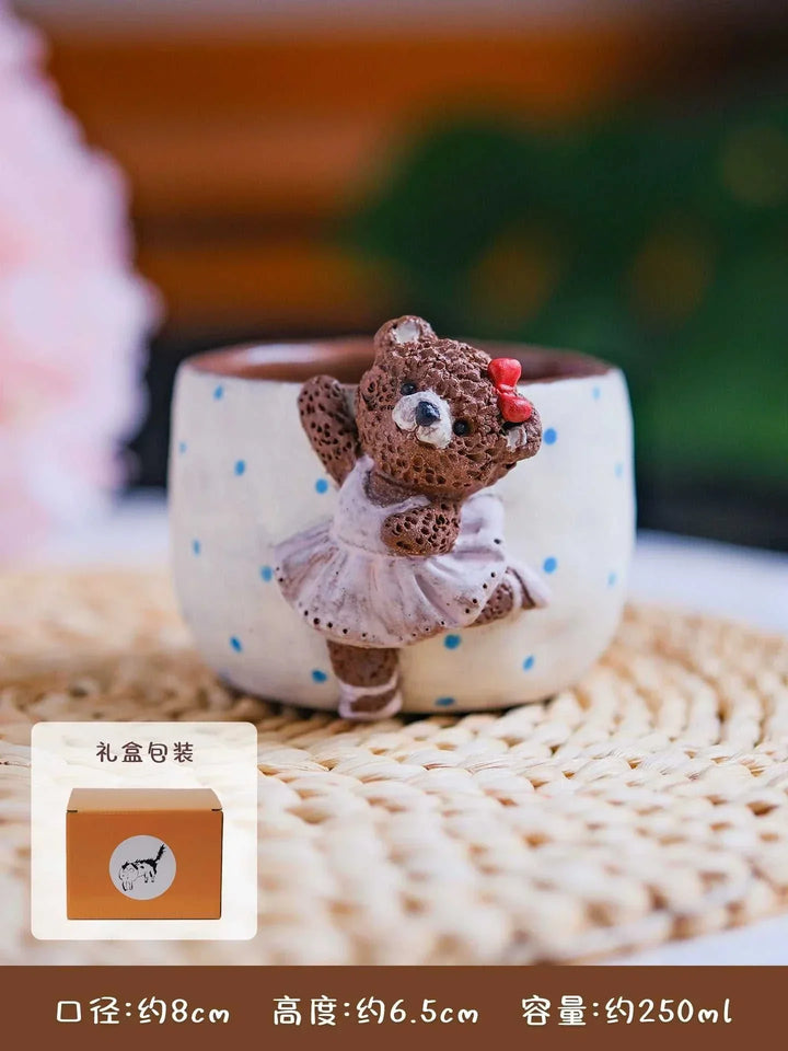 كوب قهوة يدوي ييفانغ من الطين الخزفي مزين بدبدوب راقصة بألوان ناعمة وتصميم فني مميز