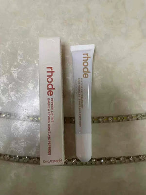 Rhode Skin مرطب شفاه ملون للترطيب والحماية البشرة.