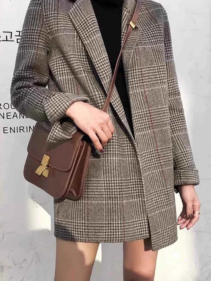 جاكيت كاروهات أنيق عملي مع تصميم دافئ وراحة عالية مناسب للطقس المتقلب والمشاوير اليومية