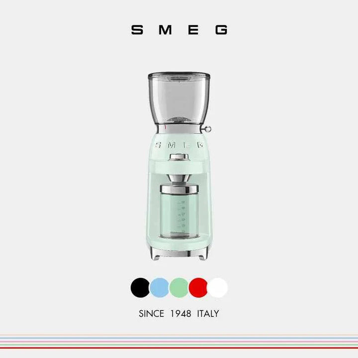 SMEG coffee grinder with stainless steel conical blades, 30 grind settings, anti-static system, metal body in pastel colors, and transparent Tritan lid.