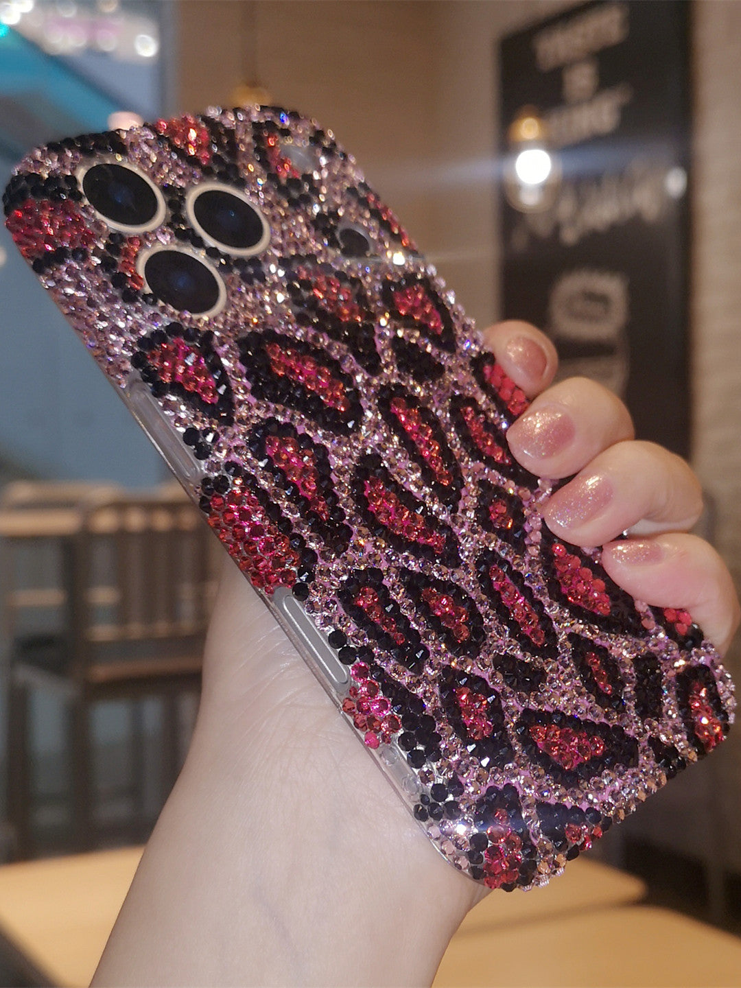 Internet celebrity new model phone case for iPhone 17 Pro Max, Apple 16, Air, 15 Plus, 14, and 13—high-end rhinestones, European and American trendy style, creative leopard print, all-inclusive anti-drop protection, and a women’s design.