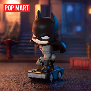 مجسمات POP MART لشخصيات DC Gotham City الأصلية.
