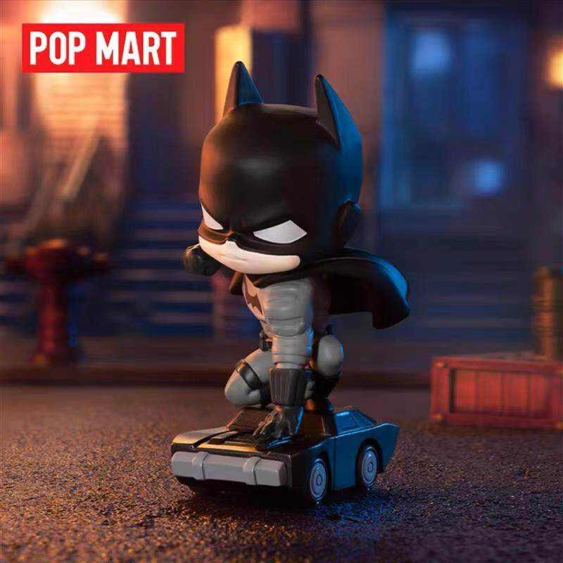 مجسمات POP MART لشخصيات DC Gotham City الأصلية.