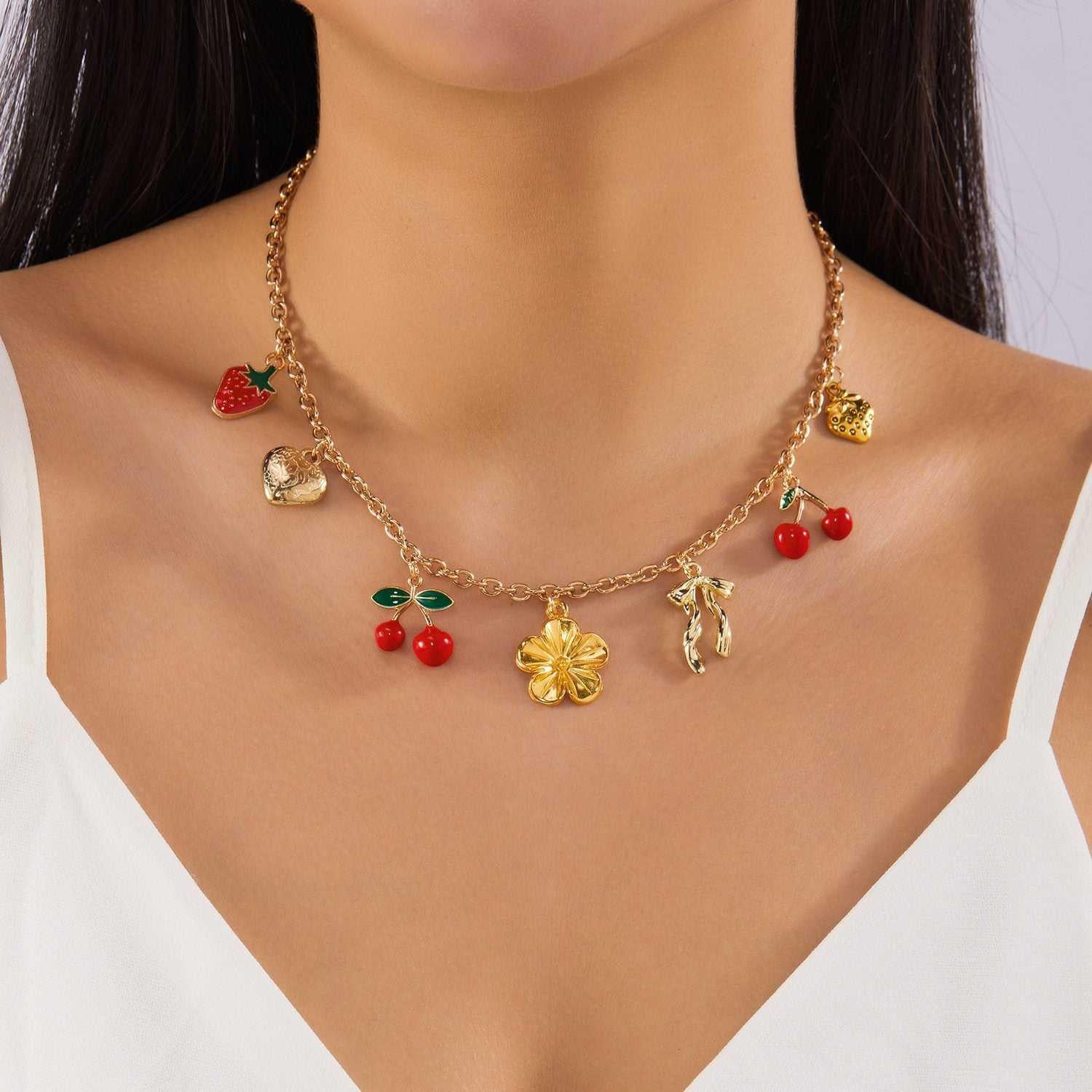 عقد Pearl Choker بقلادات Cherry و فواكه صيفية جذابة.
