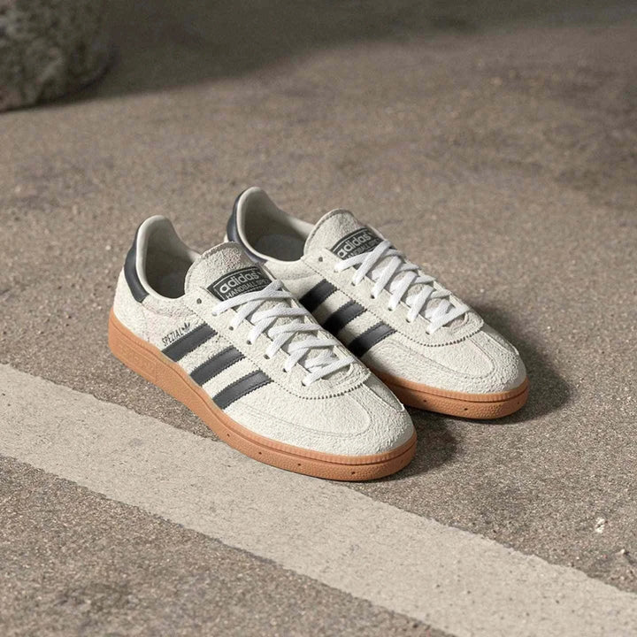 Adidas أديداس حذاء HANDBALL SPEZIAL كلاسيك جلد سويد بنعل مطاطي بلون العسل للجنسين