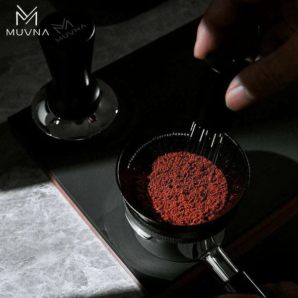 MUVNA حلقة مسحوق قهوة مغناطيسية معدنية مع قاعدة مسننة لتوزيع دقيق وتحسين نكهة الإسبريسو