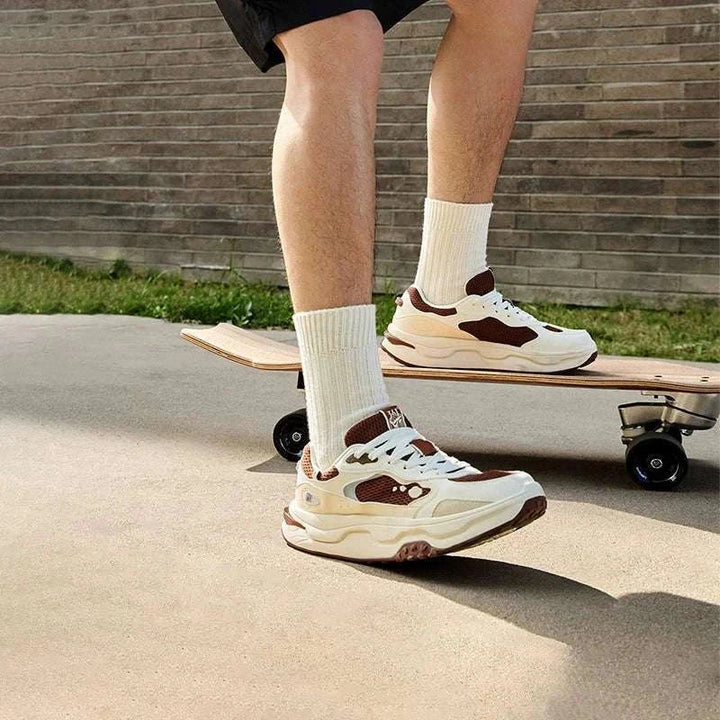 حذاء 361 peach crisp بألوان كريم وخوخي مع نعل مبطن ودعم قوسي للأداء والراحة اليومية