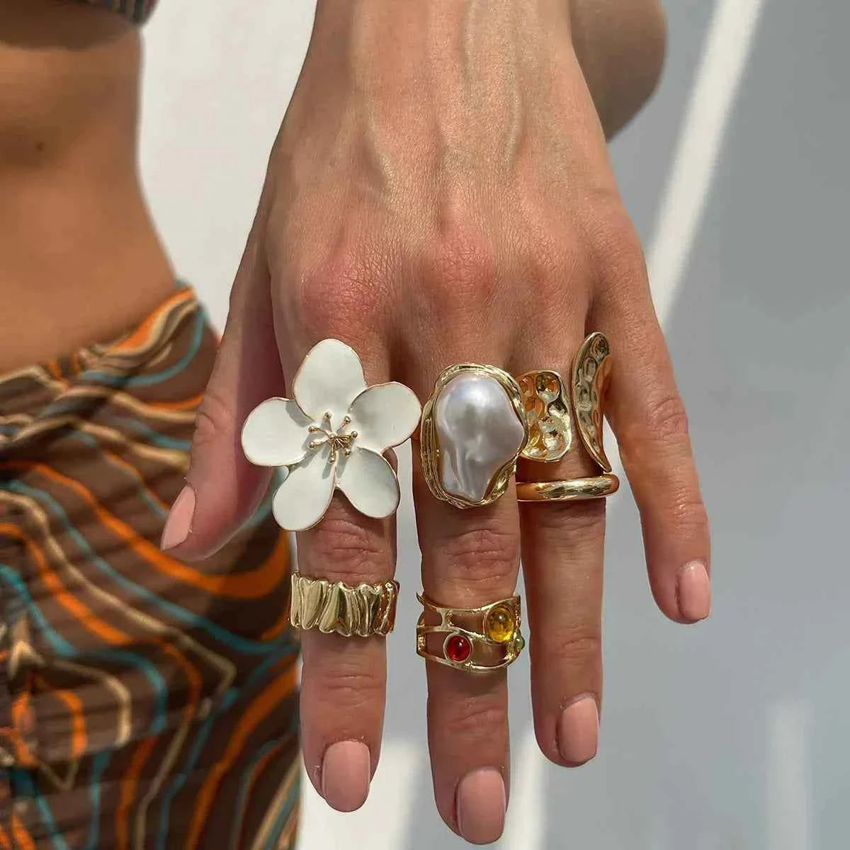 طقم خواتم نسائية بتصميم زهور ولؤلؤ Vintage Rings Set.