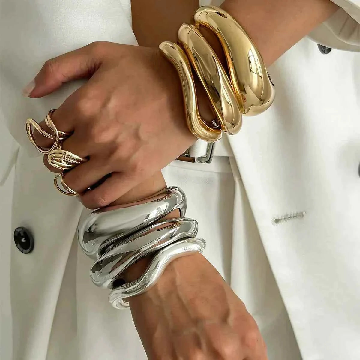 سوار نسائي | تصميم معدني لامع مفتوح بنمط غير منتظم موضة 2025 spring bracelet.