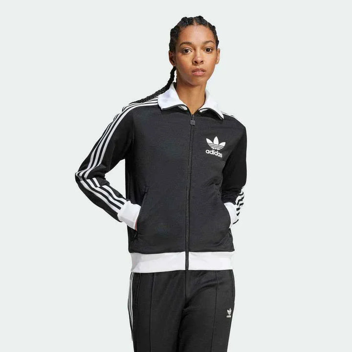 Adidas جاكيت رياضي خفيف كلاسيكي أسود مع ياقة وأكمام بيضاء ثلاثية الخطوط وشعار ترفويل للنساء