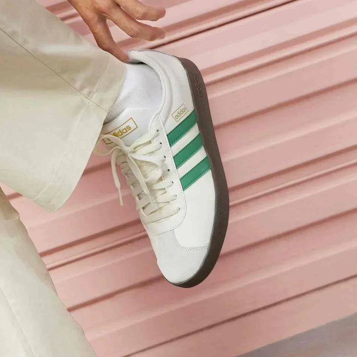 Adidas أديداس حذاء VL COURT 2.0 كلاسيكي أبيض بخطوط خضراء ونعل مطاطي مريح للرياضة والاستخدام اليومي
