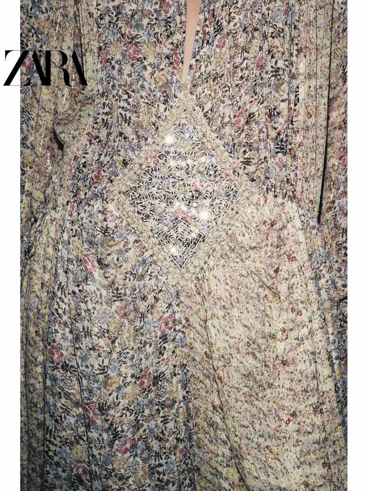 فستان نسائي بأكمام طويلة من مجموعة ZARA2025 Fall بنقشات زهرية وتصميم معدني أنيق