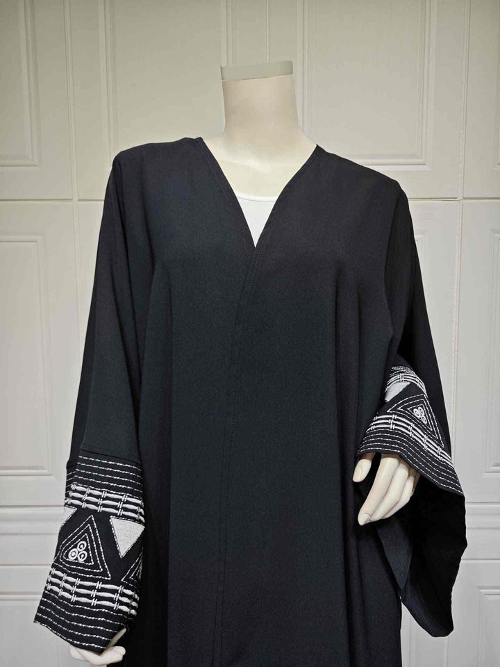 Wide-sleeved embroidered abaya with geometric designs, classic colors, MQ107 cross-border.