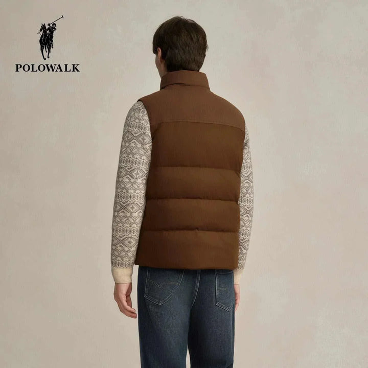 صديري رجالي شتوي مبطن بني من POLOWALK بتصميم عملي وأنيق مع ياقة مرتفعة وجيوب جانبية دافئة