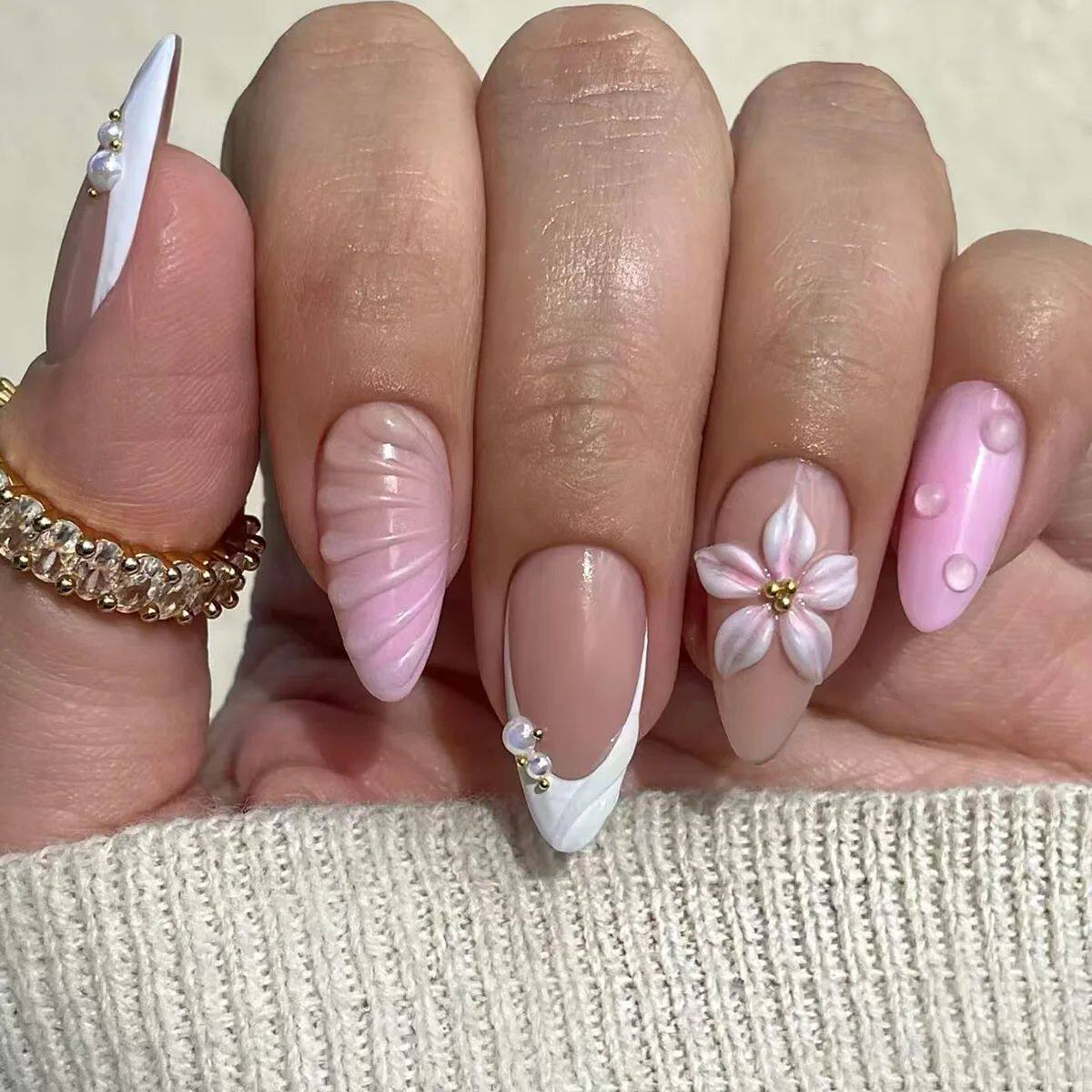 أظافر صناعية Press-on Nails بتصاميم وردية و 3D Art فخمة.