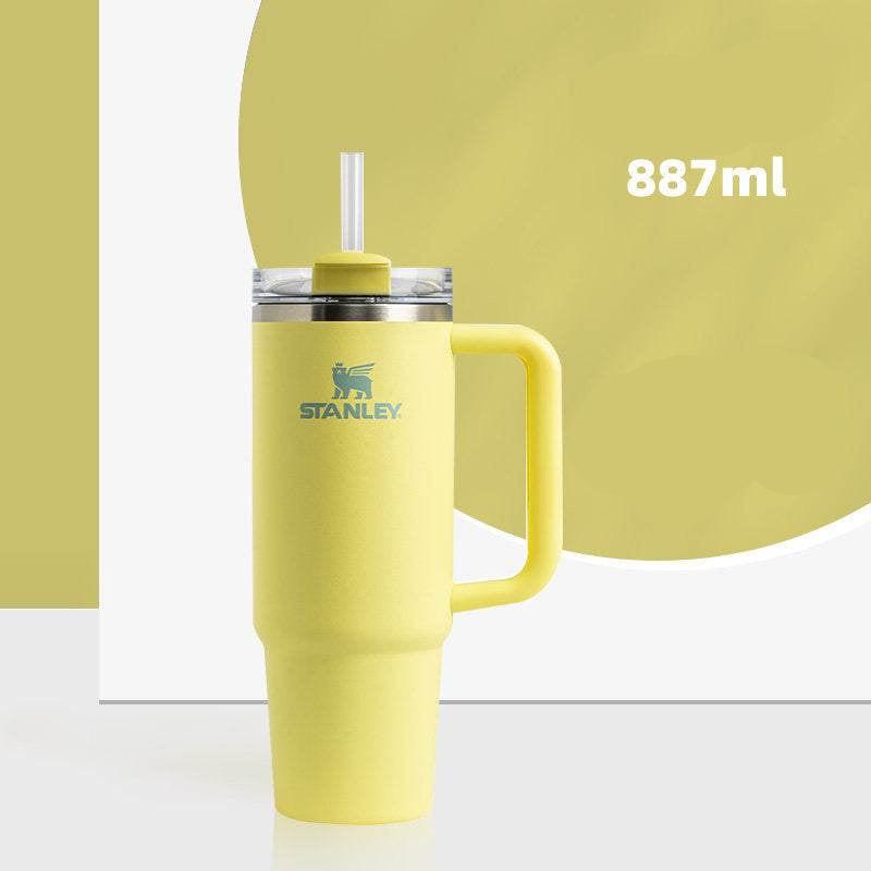 كوب Stanley Quencher الأصلي بحجم 887 مل مع مقبض مريح.