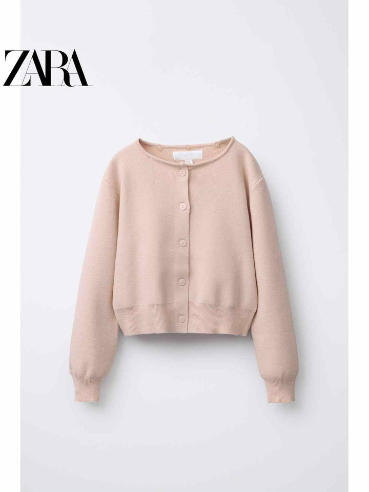 ZARA كارديجان نسائي بأزرار بلون بيج تصميم أنيق وكاجوال مع ياقة فرو ناعمة