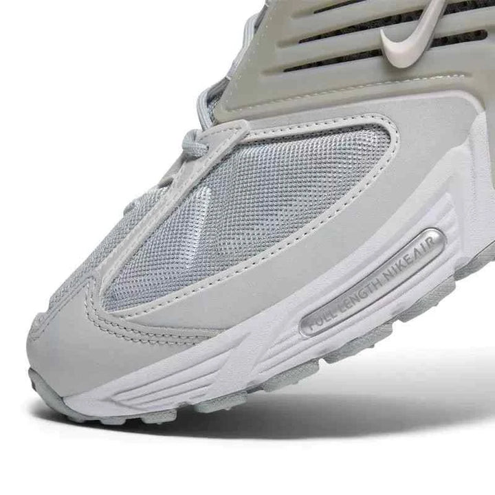 Nike Men's Running Shoes with cushioning and breathable mesh, ideal for professional training.