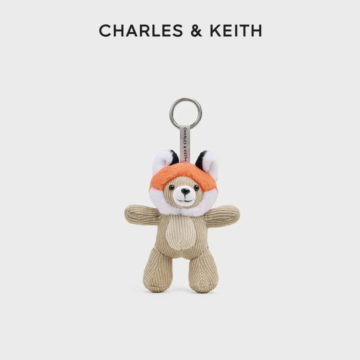 ميدالية دب محشوة مجسمة بتصميم مميز من CHARLES & KEITH