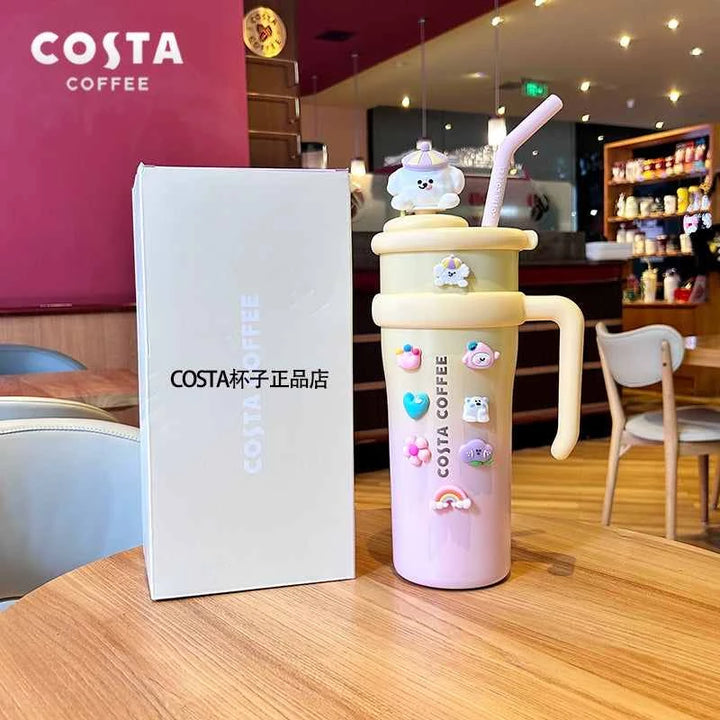 كوب حراري بألوان مبهجة من Costa Coffeeالصور تعرض مجموعة أكواب حرارية من علامة “Costa Coffee” بتصاميم مبهجة وألوان مشرقة مثل الأزرق، الوردي، الأخضر، والأصفر. تأتي الأكواب مع مقبض مريح وغطاء مع شفاطة مرنة،اكواب كوستاCostaرفعةكوب حراري بألوان مبهجة من Costa Coffee