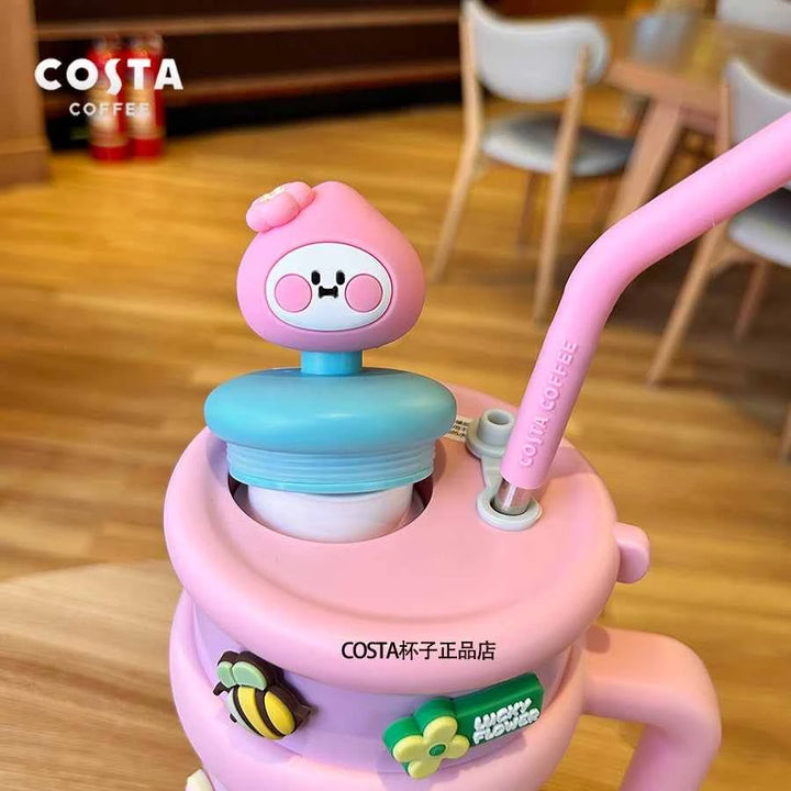 كوب حراري بألوان مبهجة من Costa Coffeeالصور تعرض مجموعة أكواب حرارية من علامة “Costa Coffee” بتصاميم مبهجة وألوان مشرقة مثل الأزرق، الوردي، الأخضر، والأصفر. تأتي الأكواب مع مقبض مريح وغطاء مع شفاطة مرنة،اكواب كوستاCostaرفعةكوب حراري بألوان مبهجة من Costa Coffee