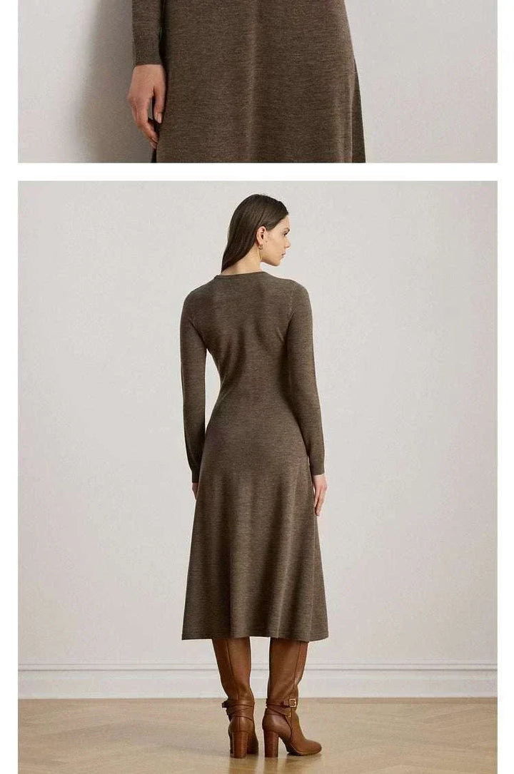 فستان لورين نسائي بني بتصميم ضيق من الأعلى وتنورة واسعة ياقة دائرية وأكمام طويلة مناسب للمناسبات والطقس البارد