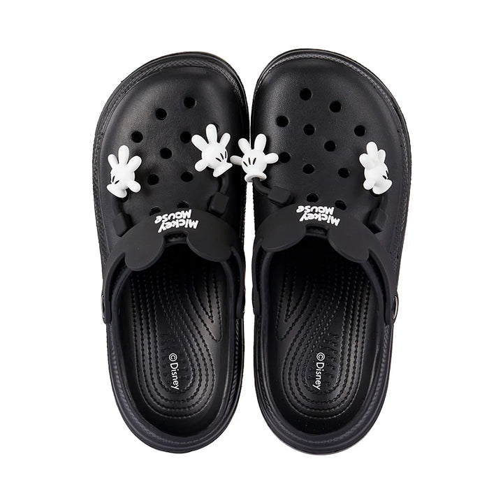 شبشب كروكس للأطفال MINISO بتصميم كرتوني لطيف ومقاوم للانزلاق، مثالي للأيام الممطرة واللعب.