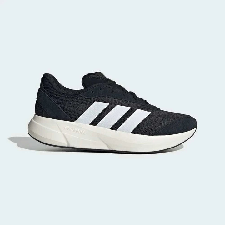 أحذية Adidas للجري والاستخدام اليومي بألوان أسود وأبيض مع نعل LIGHTMOTION خفيف الوزن ومريح للرجال والنساء