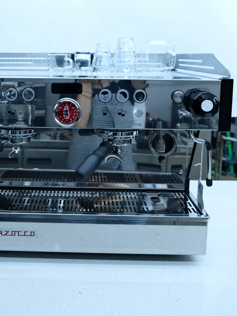 Italy's new 2024 hot mom lamarzocco PB AV double-head commercial electronically controlled semi-automatic coffee machine