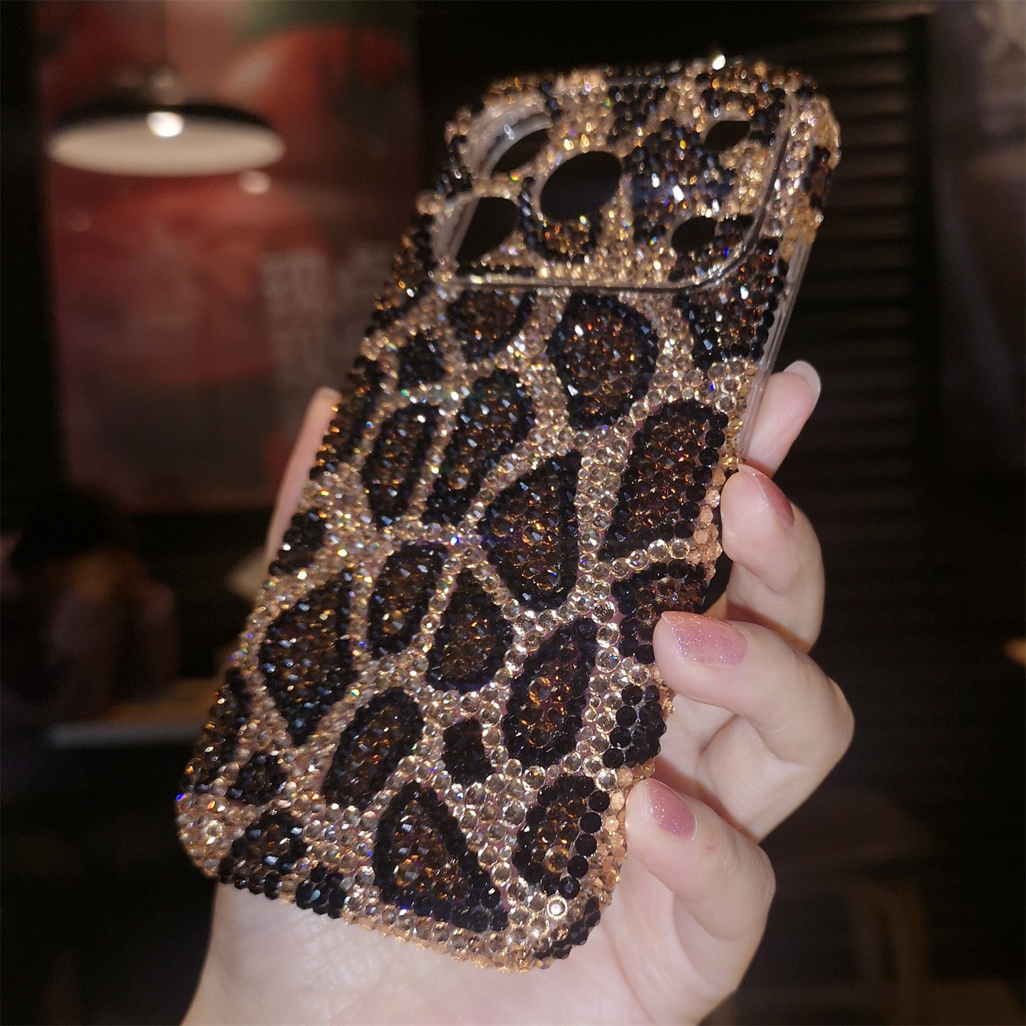 Internet celebrity new model phone case for iPhone 17 Pro Max, Apple 16, Air, 15 Plus, and 14—high-end rhinestone design, European and American trendy style, personalized leopard print, all-inclusive drop protection, for women.