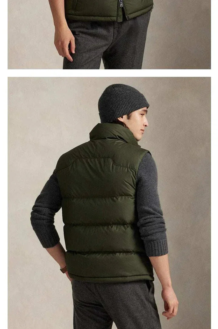 سترة Ralph Lauren Vest مبطنة باللون الزيتي مقاومة للماء بتصميم عصري وأنيق مع جيوب بسحابات وكول مرتفع لراحة وأداء عالي