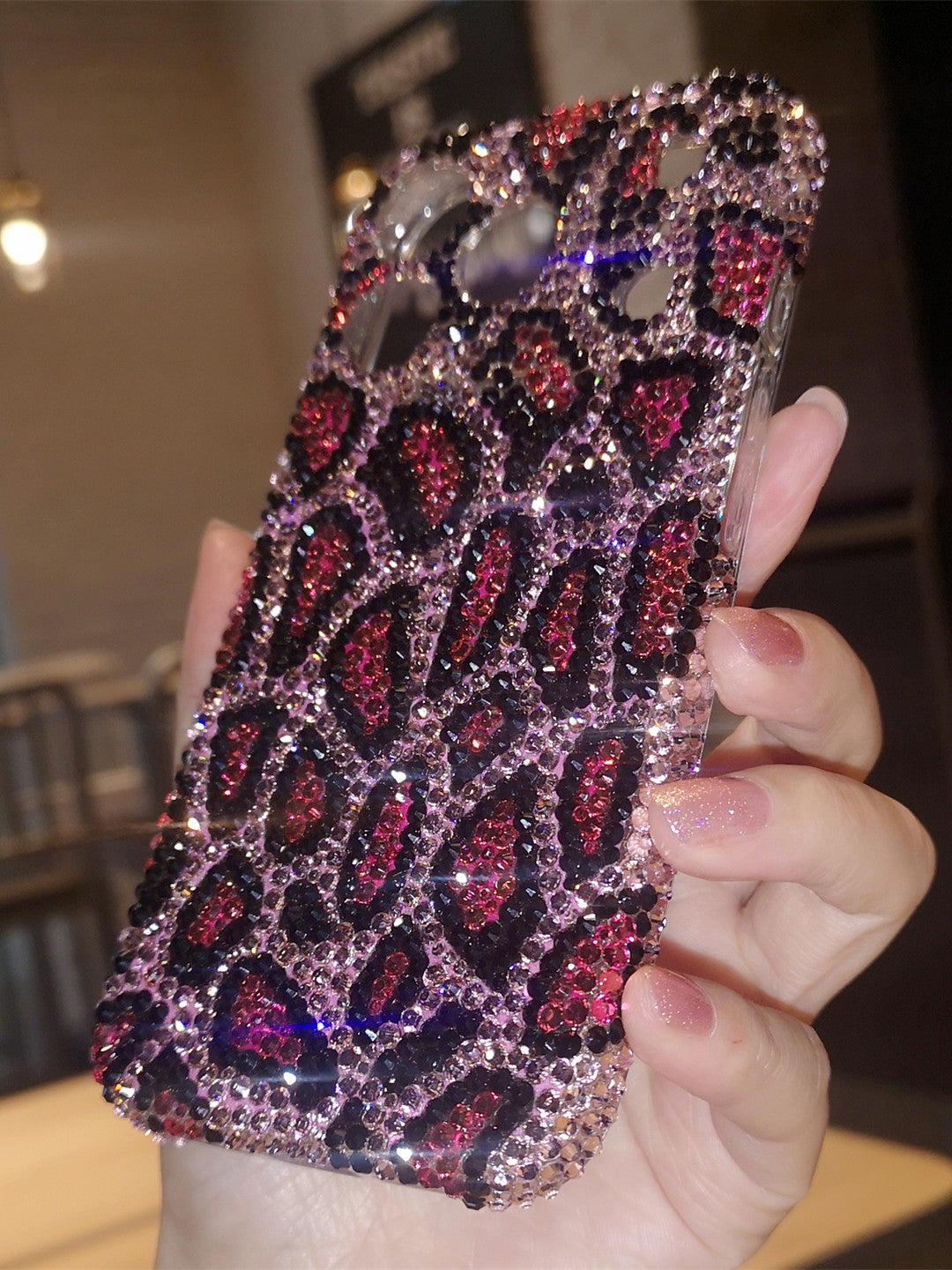 Internet celebrity new model phone case for iPhone 17 Pro Max, Apple 16, Air, 15 Plus, 14, and 13—high-end rhinestones, European and American trendy style, creative leopard print, all-inclusive anti-drop protection, and a women’s design.