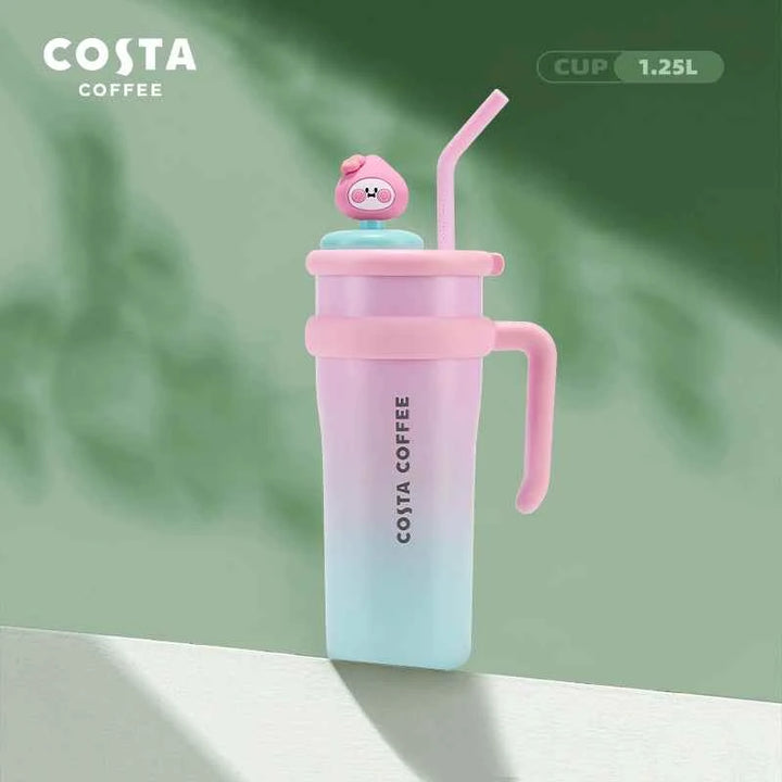 كوب حراري بألوان مبهجة من Costa Coffee&gt;الصور تعرض مجموعة أكواب حرارية من علامة “Costa Coffee” بتصاميم مبهجة وألوان مشرقة مثل الأزرق، الوردي، الأخضر، والأصفر. تأتي الأكواب مع مقبض مريح وغطاء مع شفاطة ماكواب كوستاCostaرفعةكوب حراري بألوان مبهجة من Costa Coffee