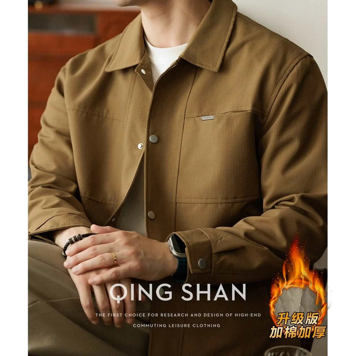 جاكيت رجالي كاجوال قماش بوليستر مقاوم للتجعد بلون كاراميل فاخر تصميم أنيق عملي