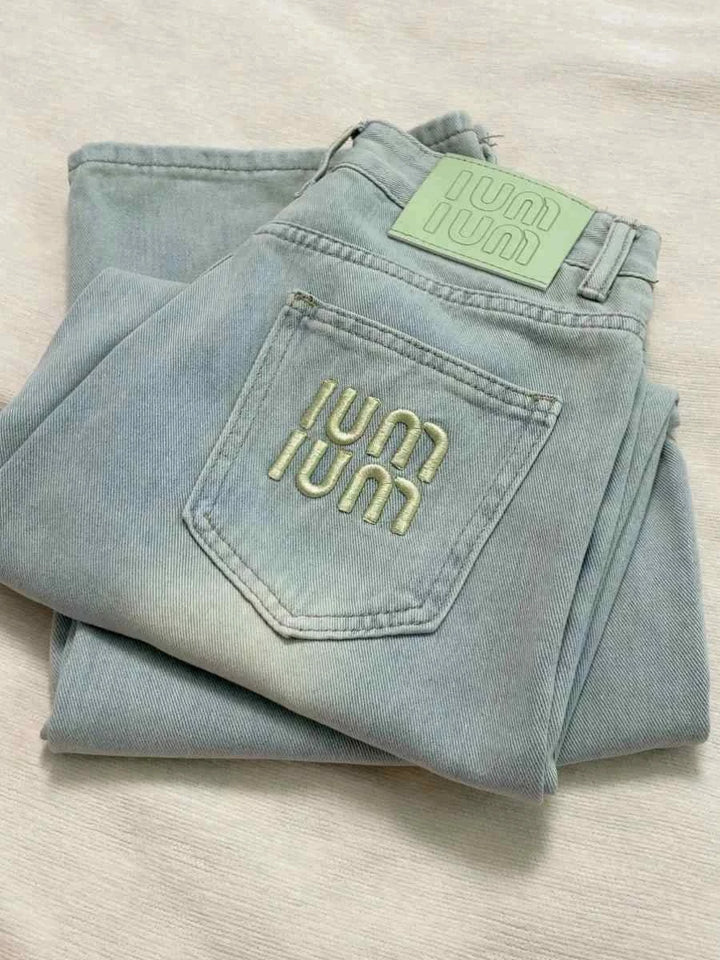 جينز نسائي فضفاض بأرجل مستقيمة باللون الفاتح مع تطريز عالي الخصر embroidered jeans ومناسب لفصلي الربيع والخريف