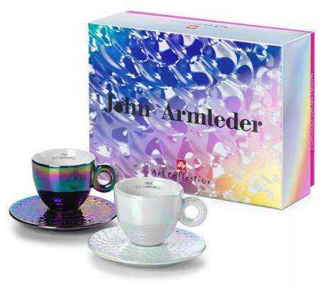 طقم أكواب Espresso من illy Art Collection بألوان Iridescent.