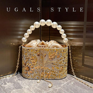 حقيبة Clutch سهرة مرصعة بالكريستال ومزينة بيد لؤلؤ فاخرة.