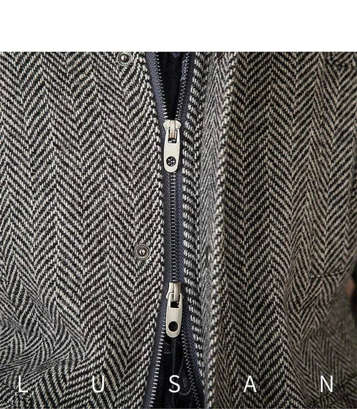 Mr. Lusan 100% wool جاكيت بتصميم إيطالي بنقشة هيرنغبون رمادية وسوداء مع سحّاب مزدوج وأزرار كبس