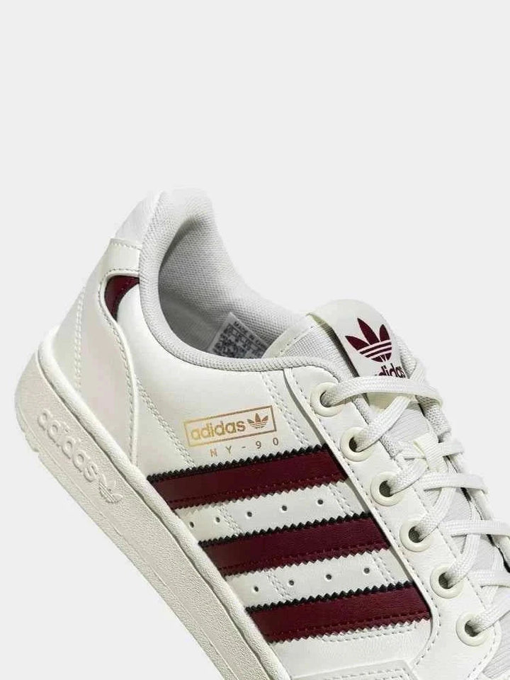 Adidas حذاء NY 90 STRIPES الكلاسيكي أبيض مع شرائط بورغندي ونعل مطاطي مريح