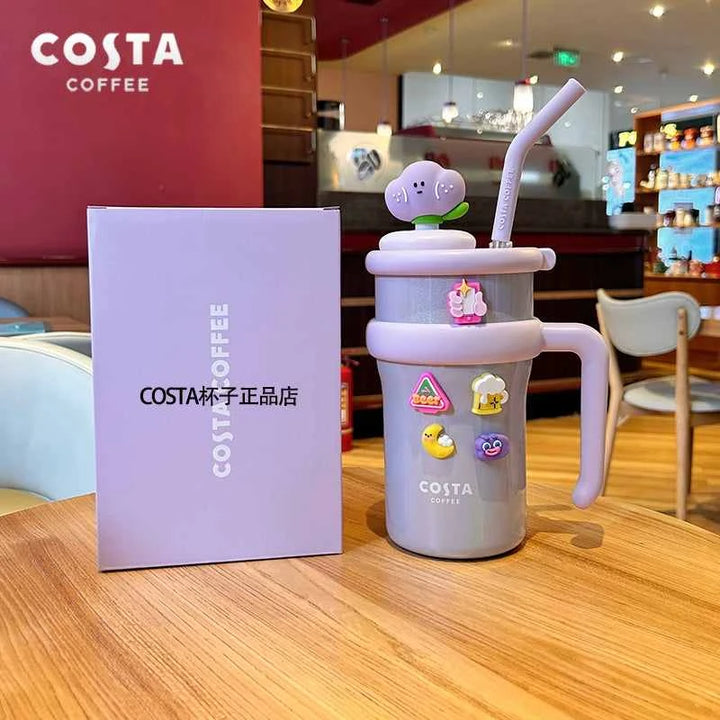 كوب حراري بألوان مبهجة من Costa Coffeeالصور تعرض مجموعة أكواب حرارية من علامة “Costa Coffee” بتصاميم مبهجة وألوان مشرقة مثل الأزرق، الوردي، الأخضر، والأصفر. تأتي الأكواب مع مقبض مريح وغطاء مع شفاطة مرنة،اكواب كوستاCostaرفعةكوب حراري بألوان مبهجة من Costa Coffee