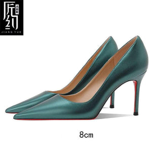 Christiana حذاء Stilettos نسائي كلاسيك بلون أخضر زمردي وكعب أحمر فاخر.