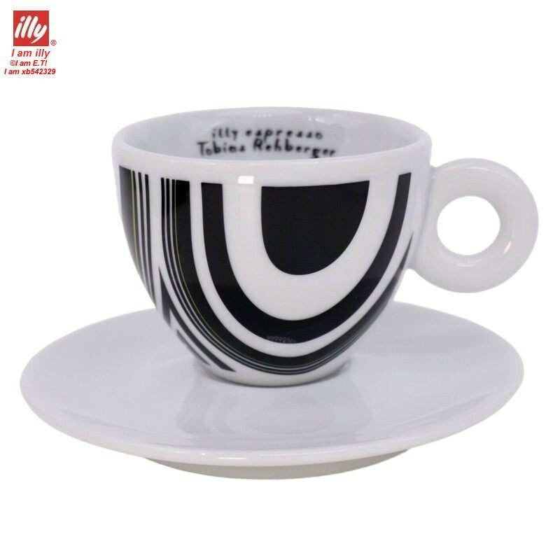 طقم أكواب Espresso من illy Art Collection بتصاميم فنية.