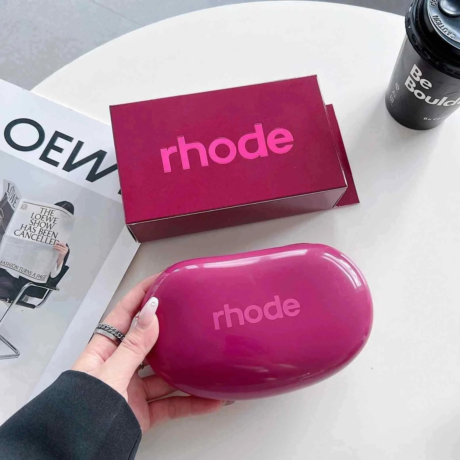 رود Rhode حقيبة أصلية بألوان متنوعة لحماية مستحضرات التجميل.