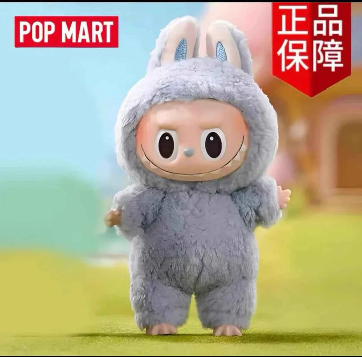 Labubu الأرنب الفخم من Pop Mart إصدار Heart Macaron بملمس ناعم وأذنين ظريفتين.