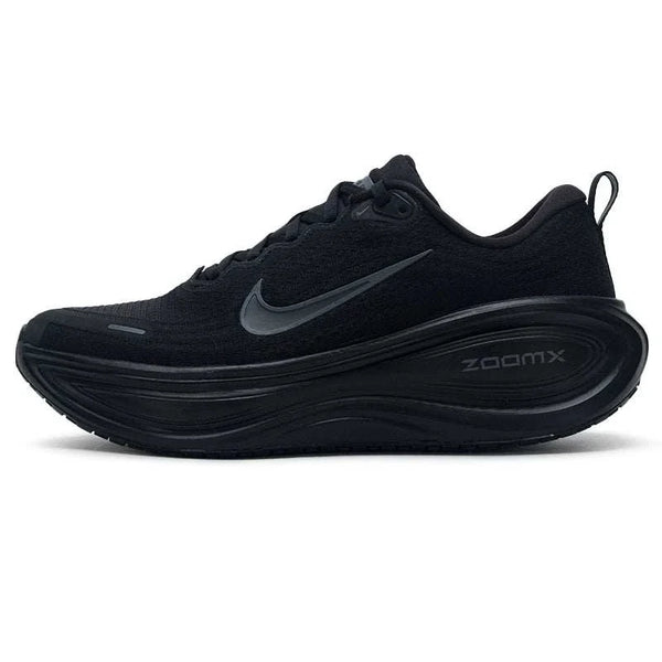 حذاء Nike Vomero Plus أسود بتصميم رياضي أنيق مع نعل ZoomX للدعم والراحة الفائقة