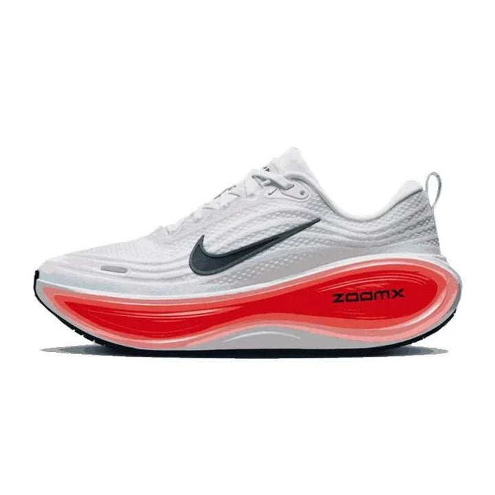 Nike VOMERO PLUS حذاء جري رجالي أبيض مع نعل وسيط ZoomX أحمر وشعار نايك أسود