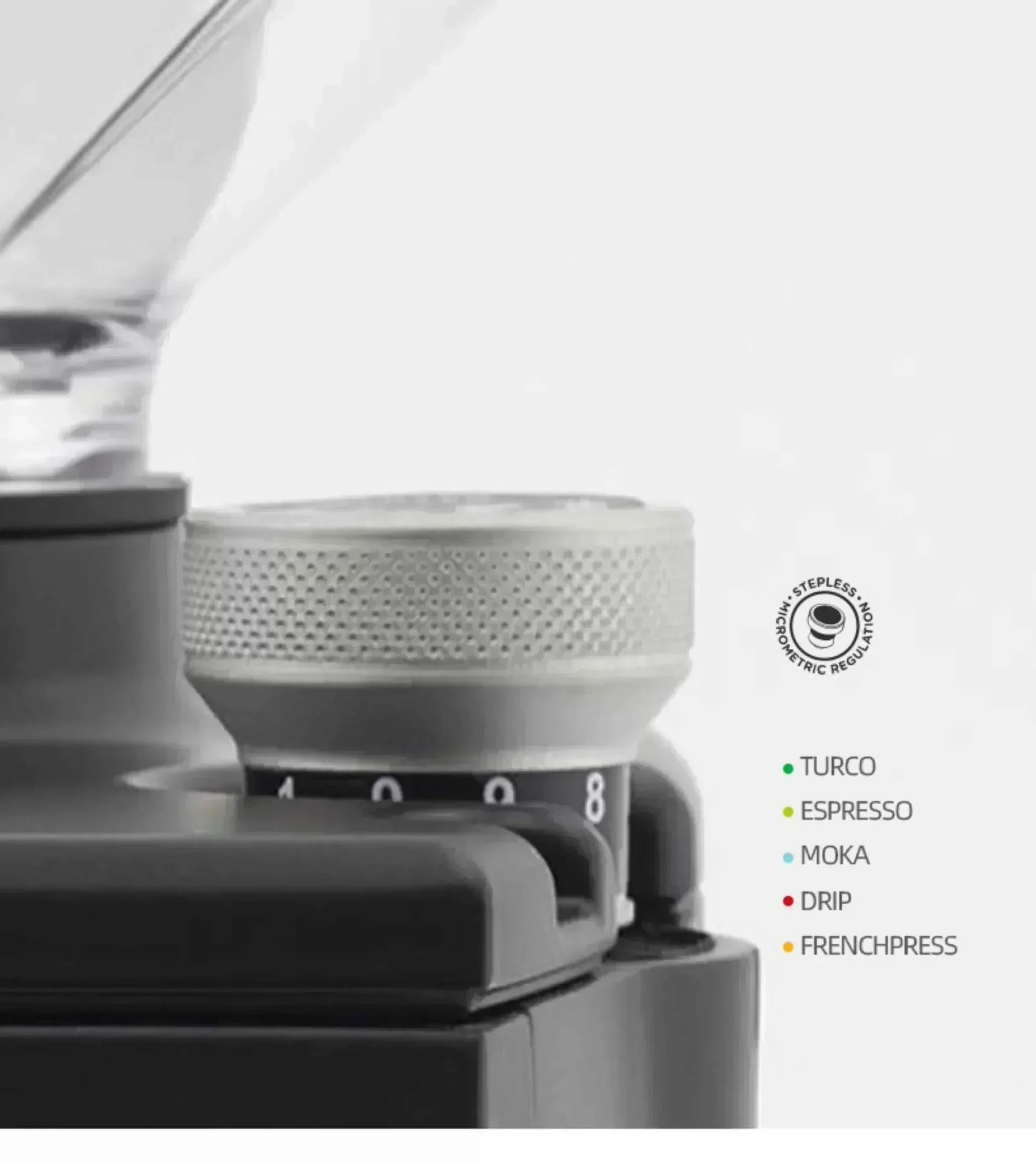 مطحنة القهوة Eureka Atom 65 بتقنية طحن هادئة وسريعة.