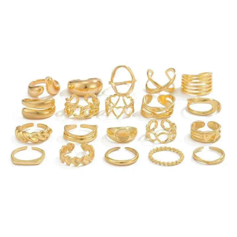 طقم خواتم نسائي Rings Set بتصاميم عصرية ذهبي وفضي.